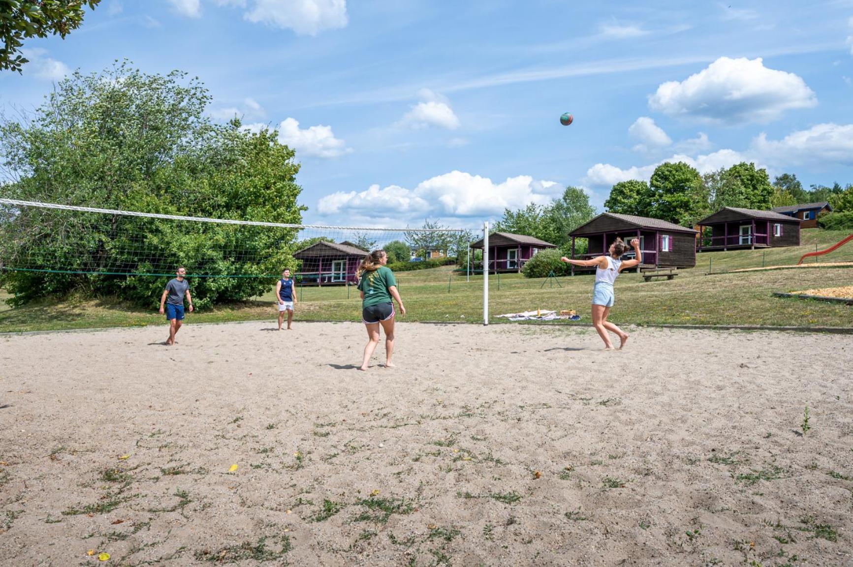 Camping Les Vosges Du Nord Oberbronn Exterior photo